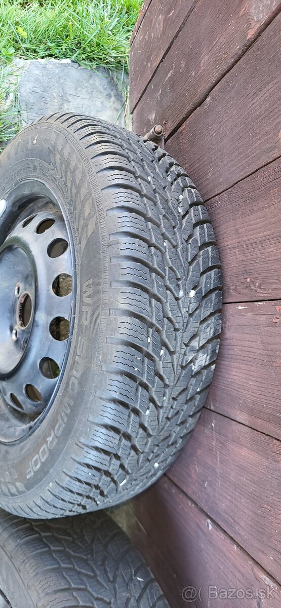 Zimné pneumatiky nokian 175/70R14 na diskoch - 3