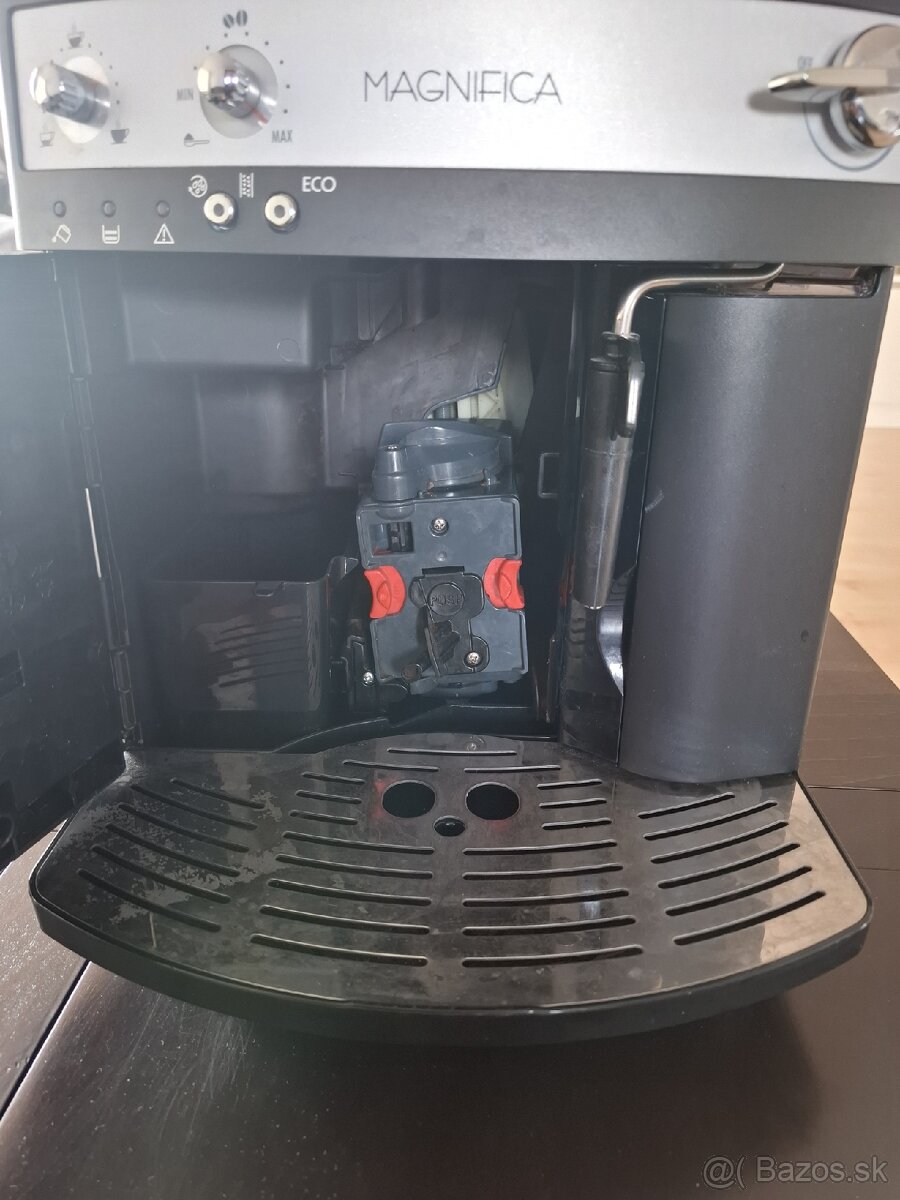 Kávovar Delonghi Magnifica - 3