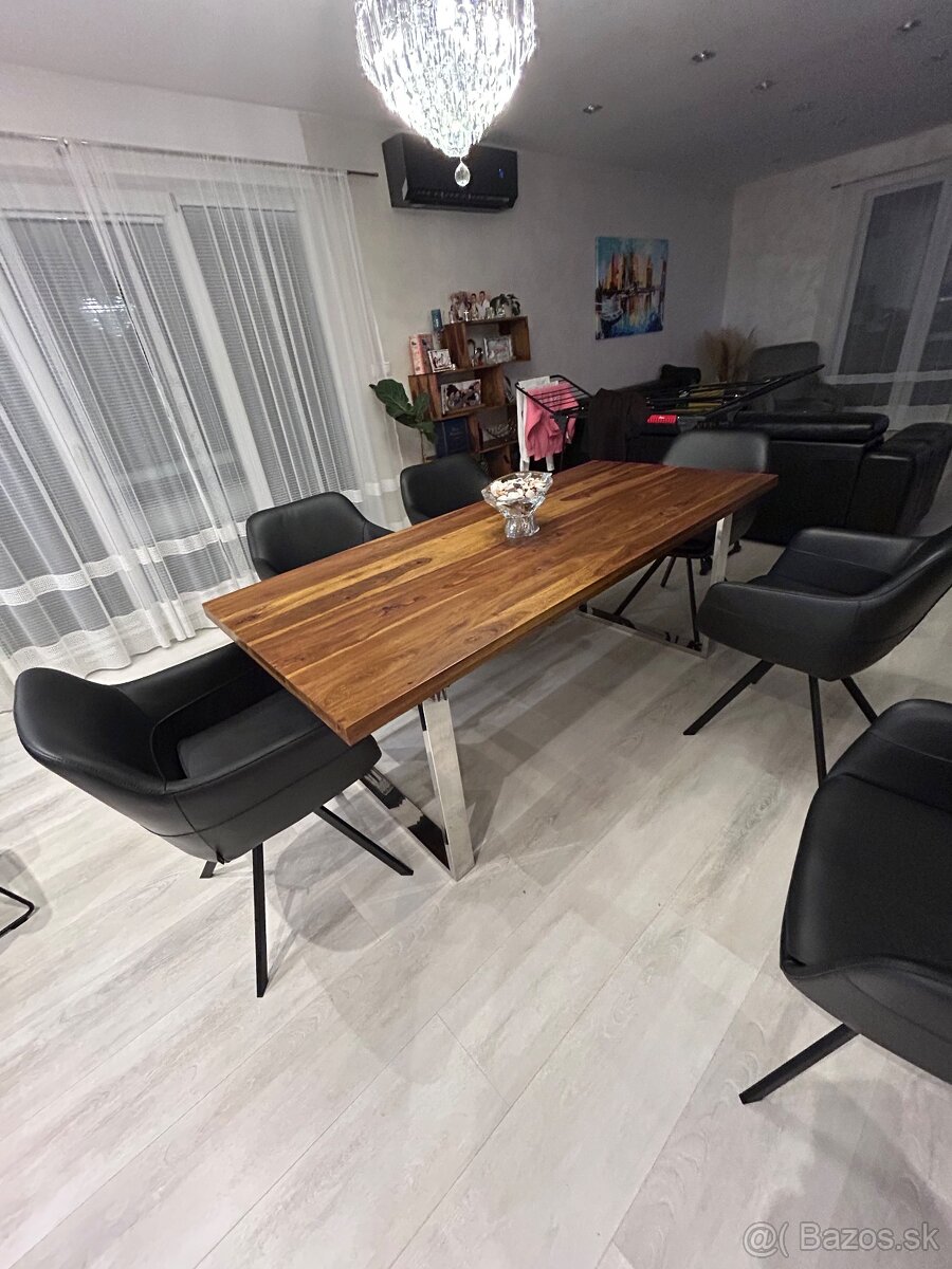 Na predaj krásny masívny stôl - 3