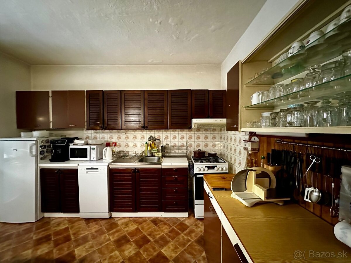 NOVÁ CENA KOŠICE - KRÁSNA - VÝBORNÁ LOKALITA - DVOJGENERAČN - 3