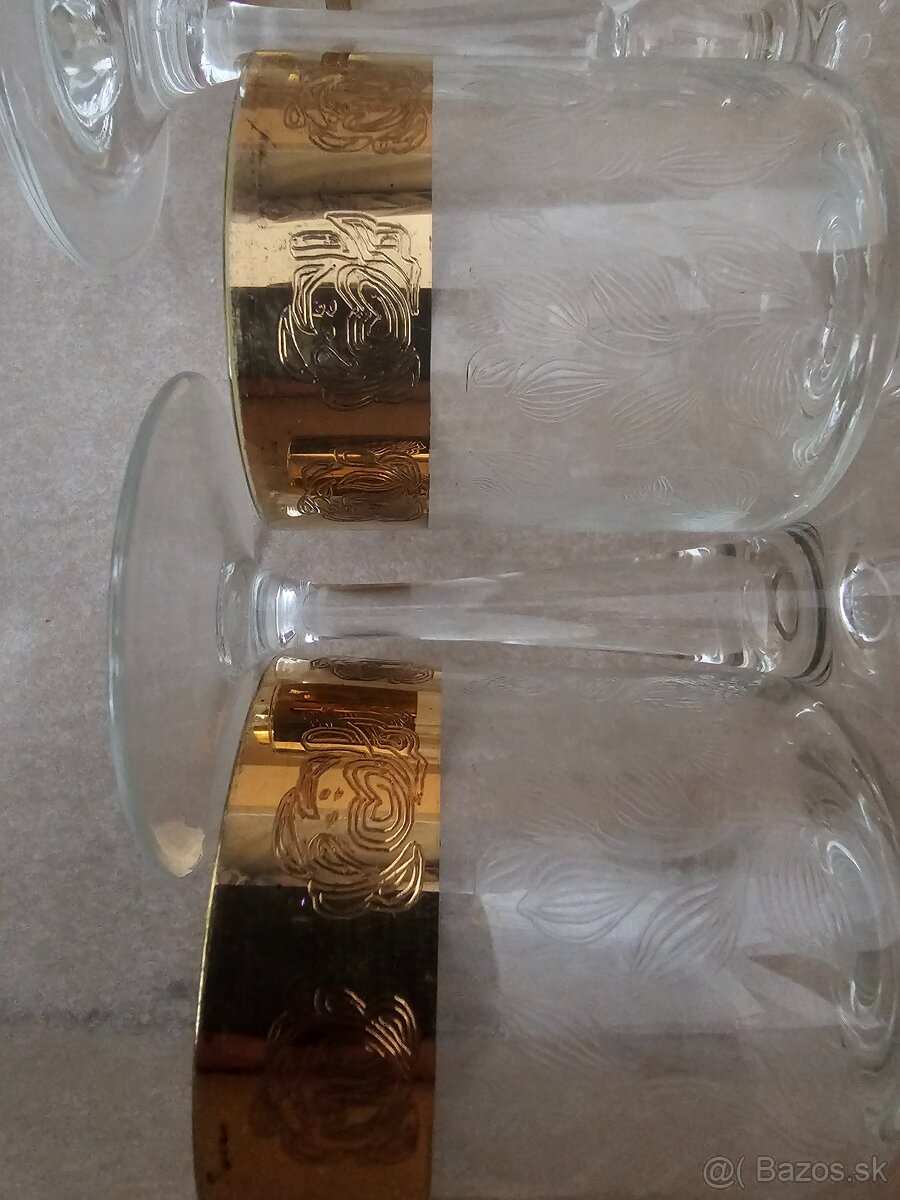 Sklenené poháre na víno. - 3