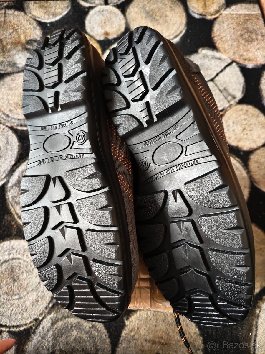 PRACOVNÁ OBUV 42, 43 - 3