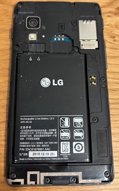 LG E460 čierny mobil - 3