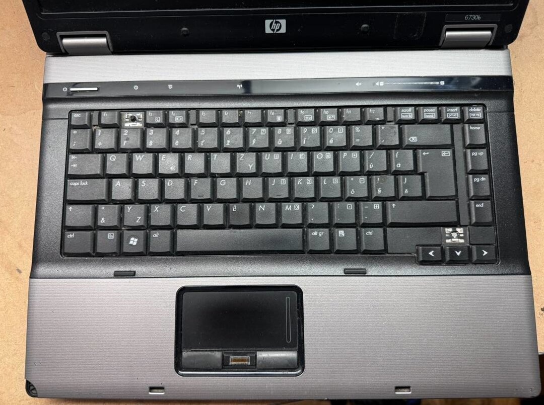 Predám použitý notebook HP 6730b. Core2Duo 2x2,40GHz. 4gbram - 3