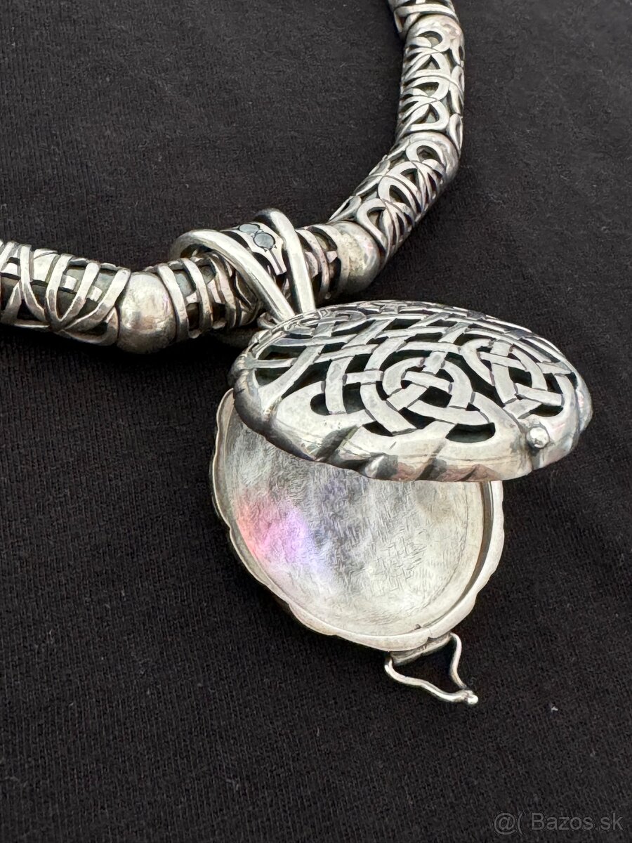 Strieborný náhrdelník s otváracím medailónom, zákaz. výroba - 3