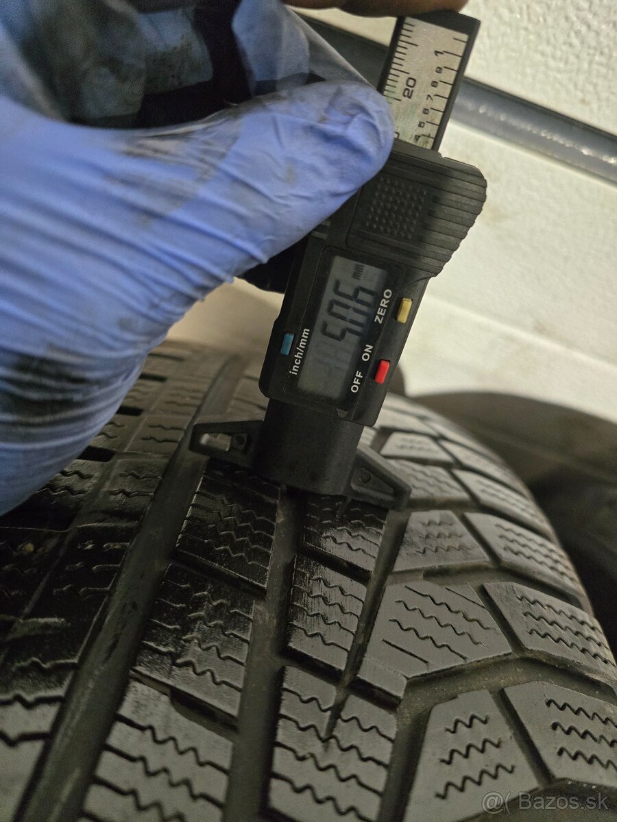 Zimné Pneu Hankook 215/65 R17 - 3