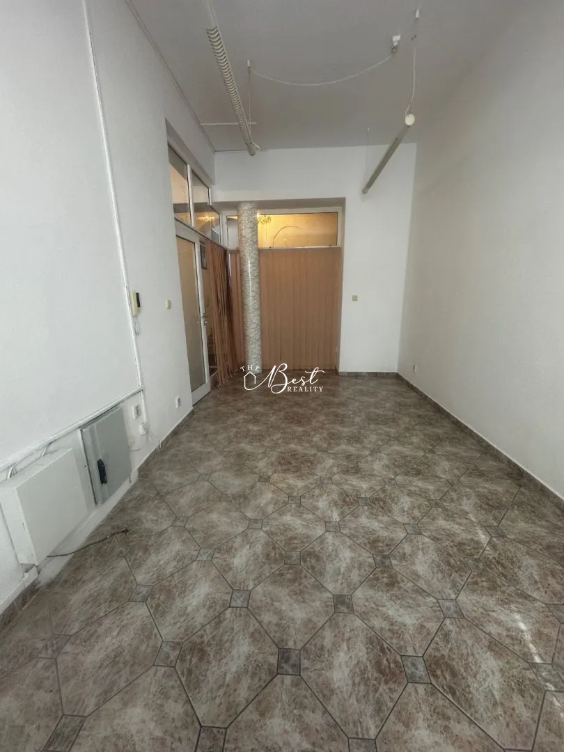 Kancelária v centre mesta s výhľadom na hrad 15m2 - 3