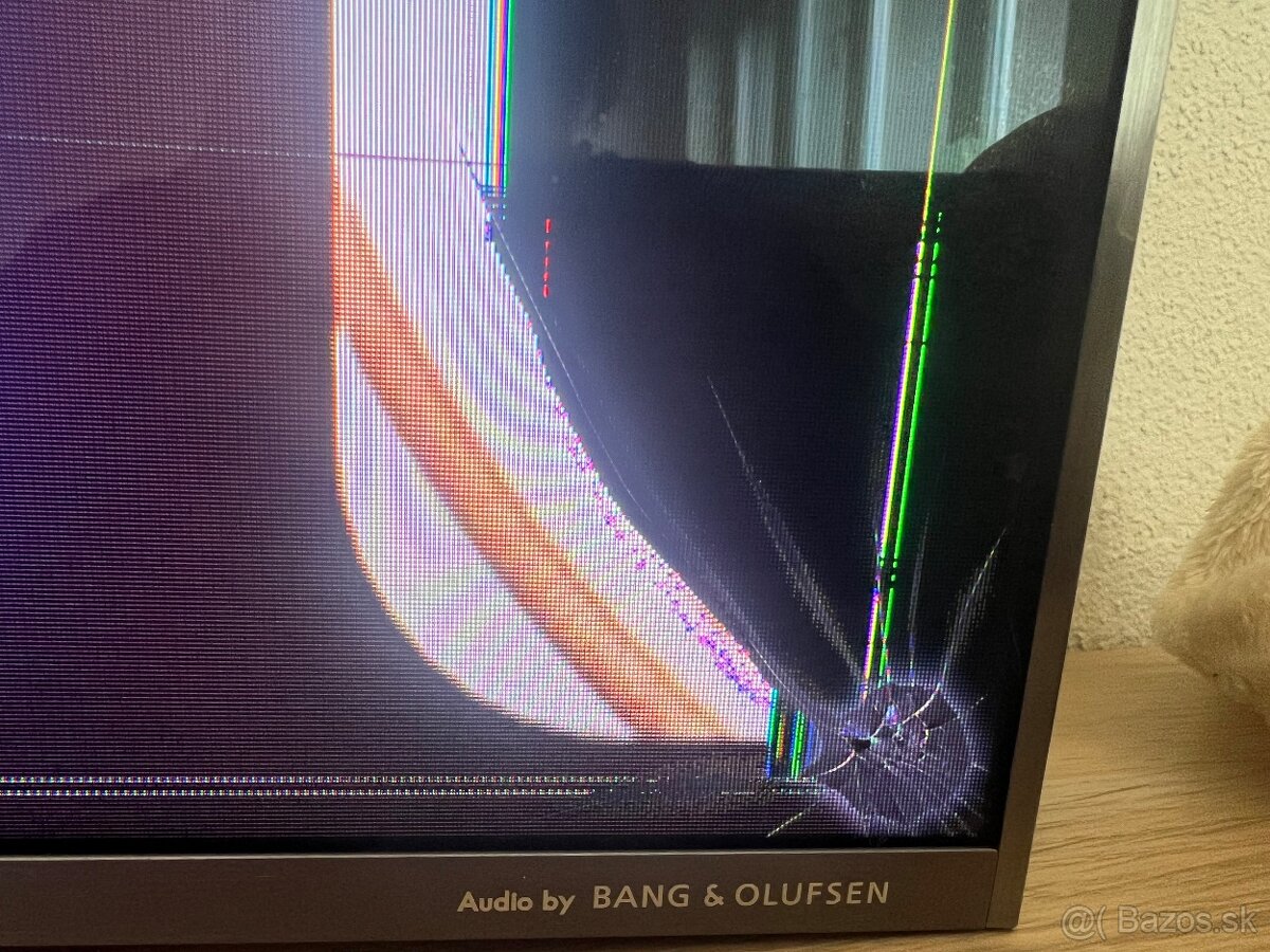 Pokazená TV TCL 75C8K 75" - 3