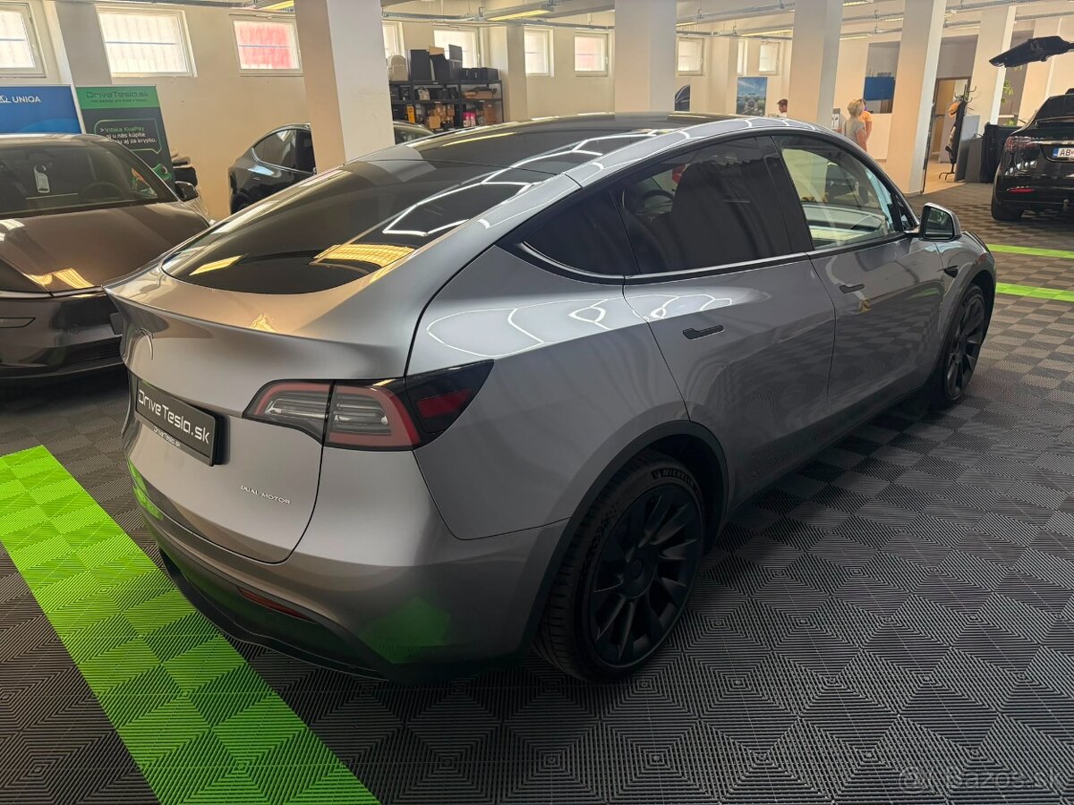 Tesla Model Y Long Range AWD 2023 – Silver - 3