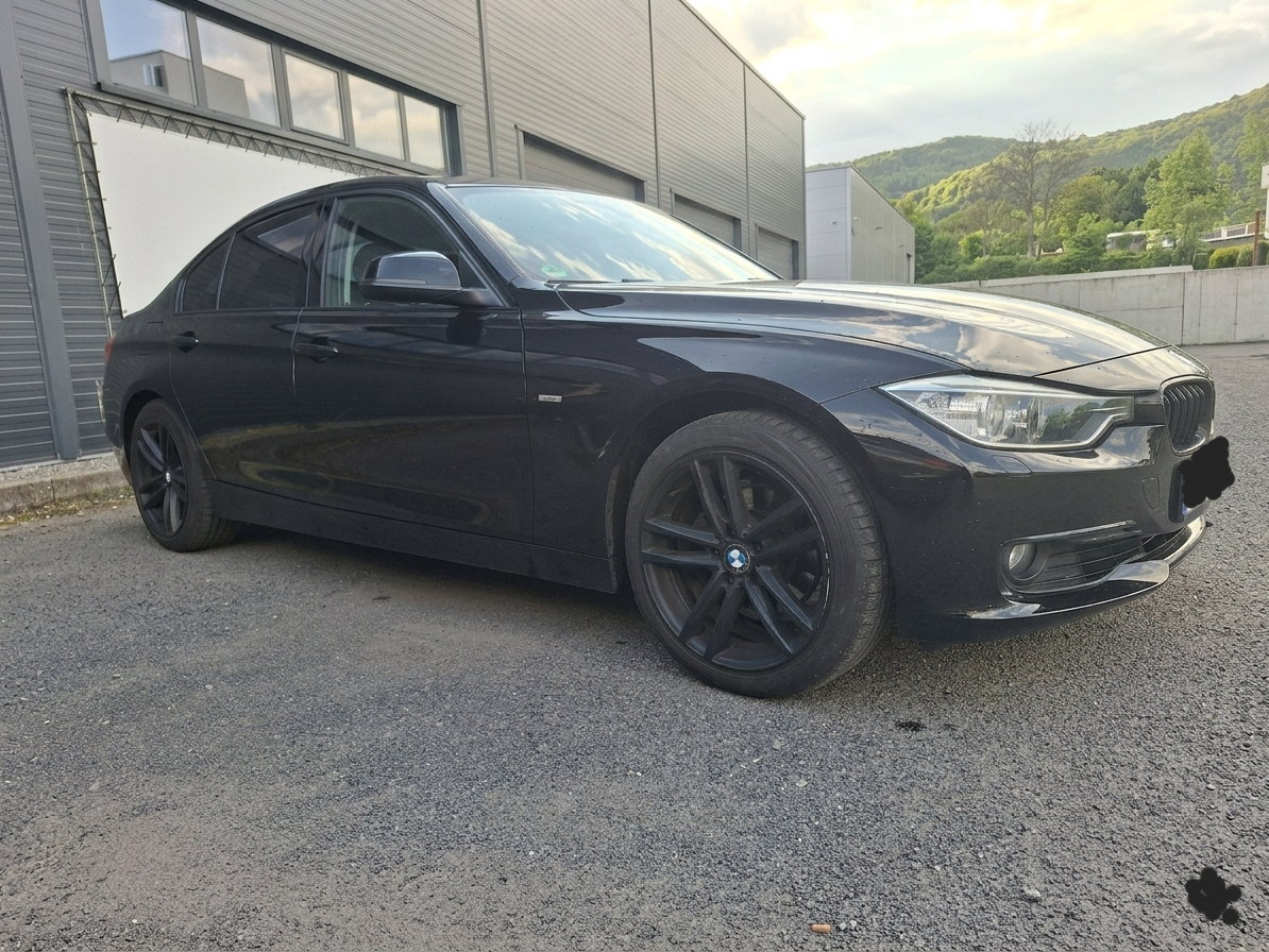 Predam BMW 320i(f30) Luxury line r.v.2012,135kw, - 3