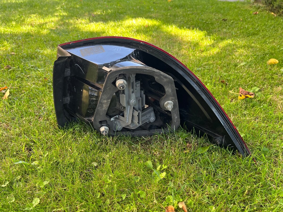 Lave zadne svetlo golf 6 variant - 3