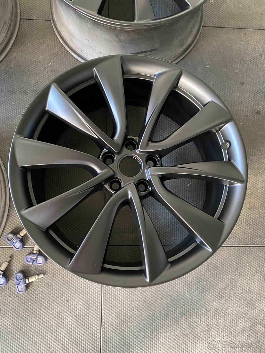 TESLA model 3 disky 20" - 3