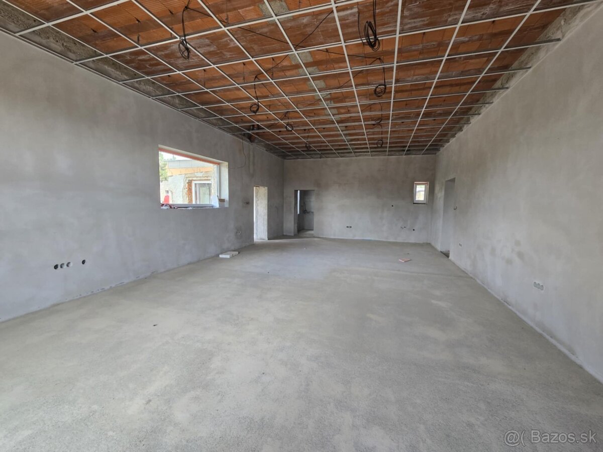 Obchodný priestor v centre Tekovských Lužian - 3