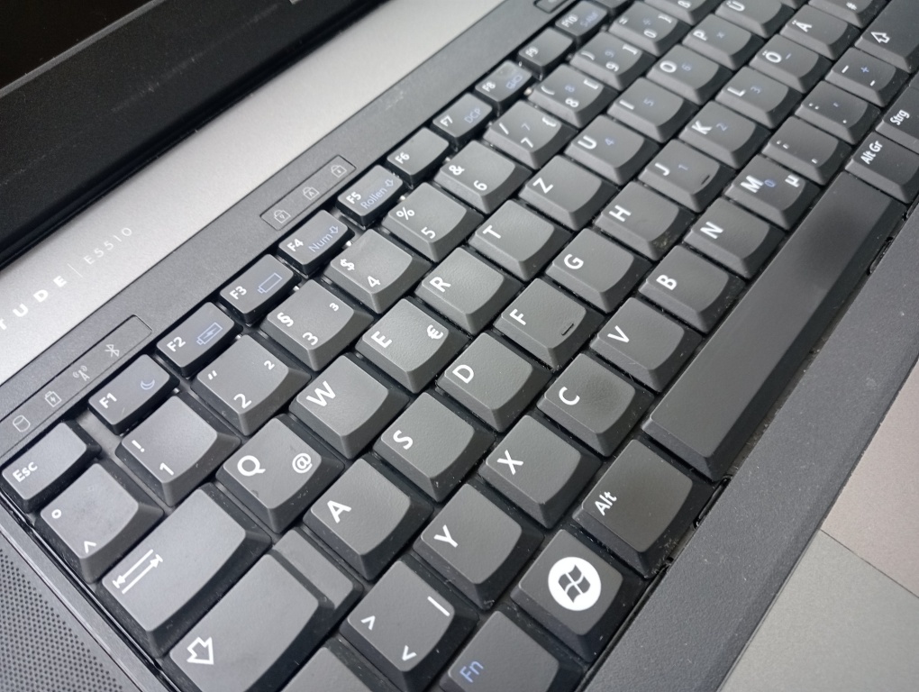 predám Dell Latitude e5510 ,Intel® Core™i3 , RS232 , Win XP - 3