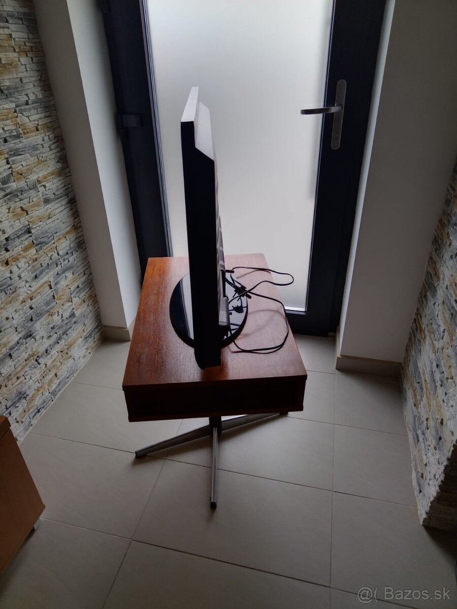 Predam 32" LCD TV/monitor Samsung LE32C350 - 3