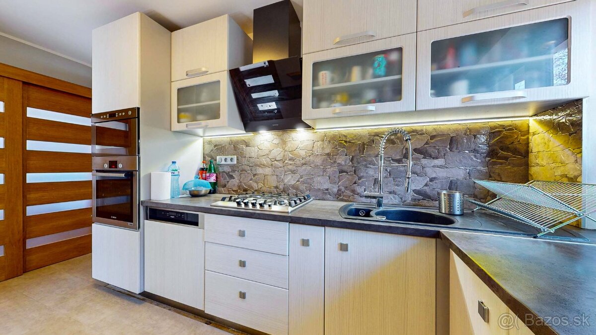 Zrekonštruovaný 3 - izb. byt v tichej lokalite Sliač + garáž - 3