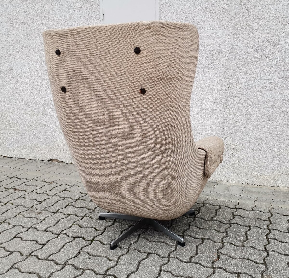 Velke retro otocne kreslo usiak Up Zavody - 3