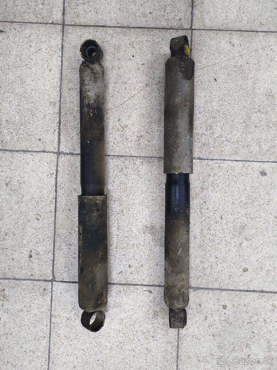 Toyota Hilux podvozková sada Ironmann a Old Man Emu - 3