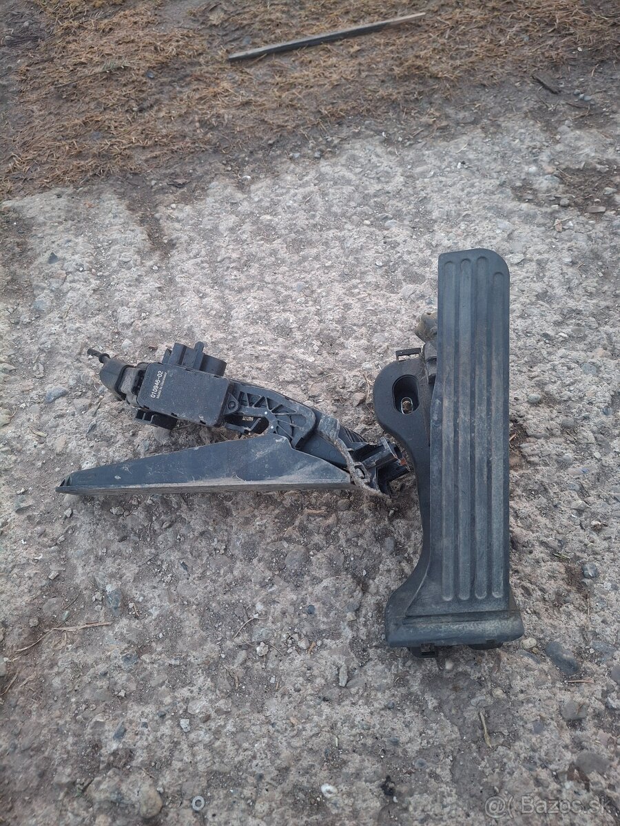 Plynový pedál octavia 2 - 3