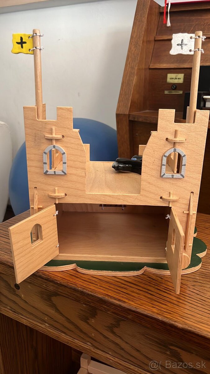 Drevený hrad s rytiermi, koňom a drakom - 3