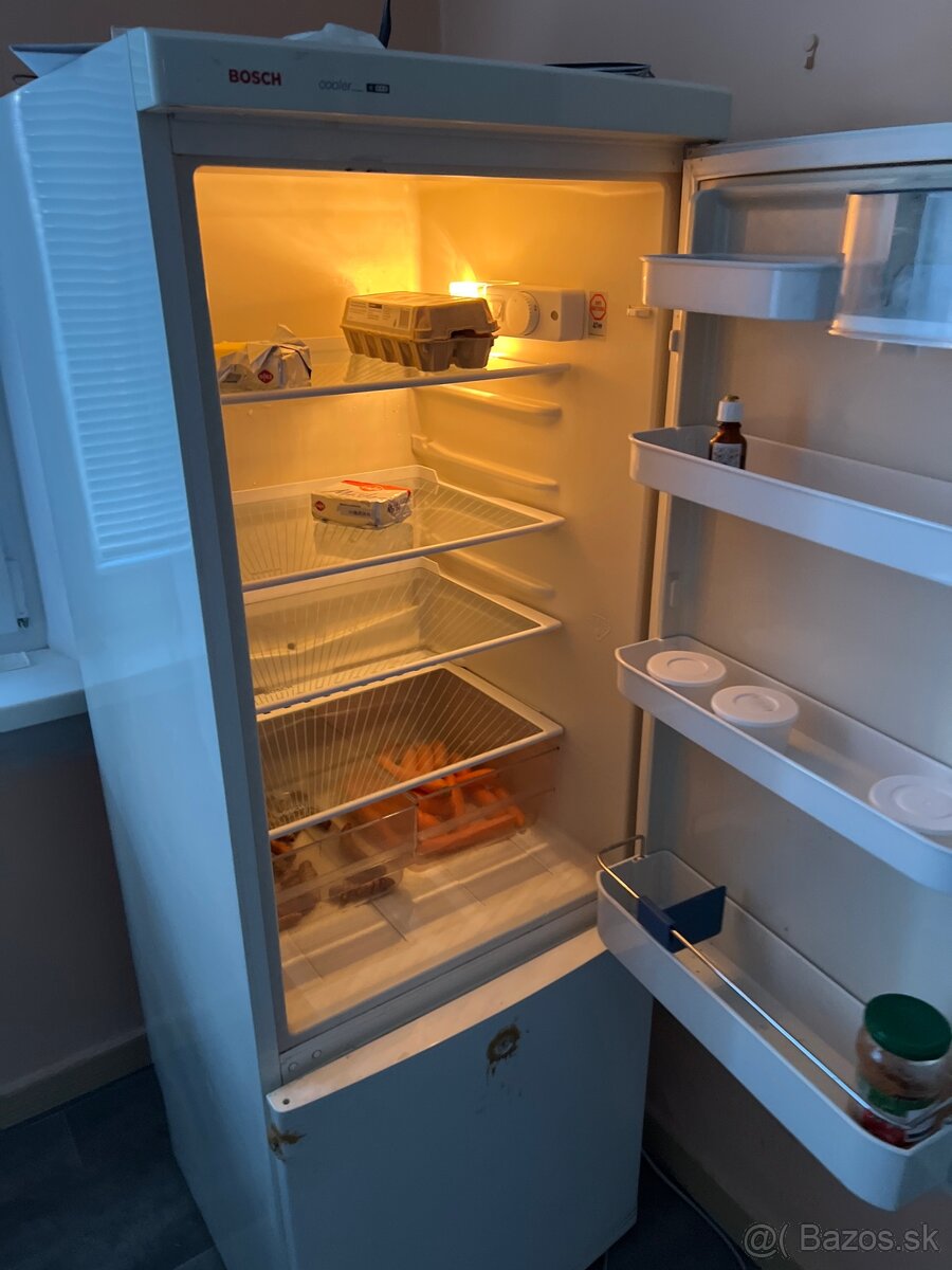 Predám staršiu chladničku s mrazničkou Bosh - 3