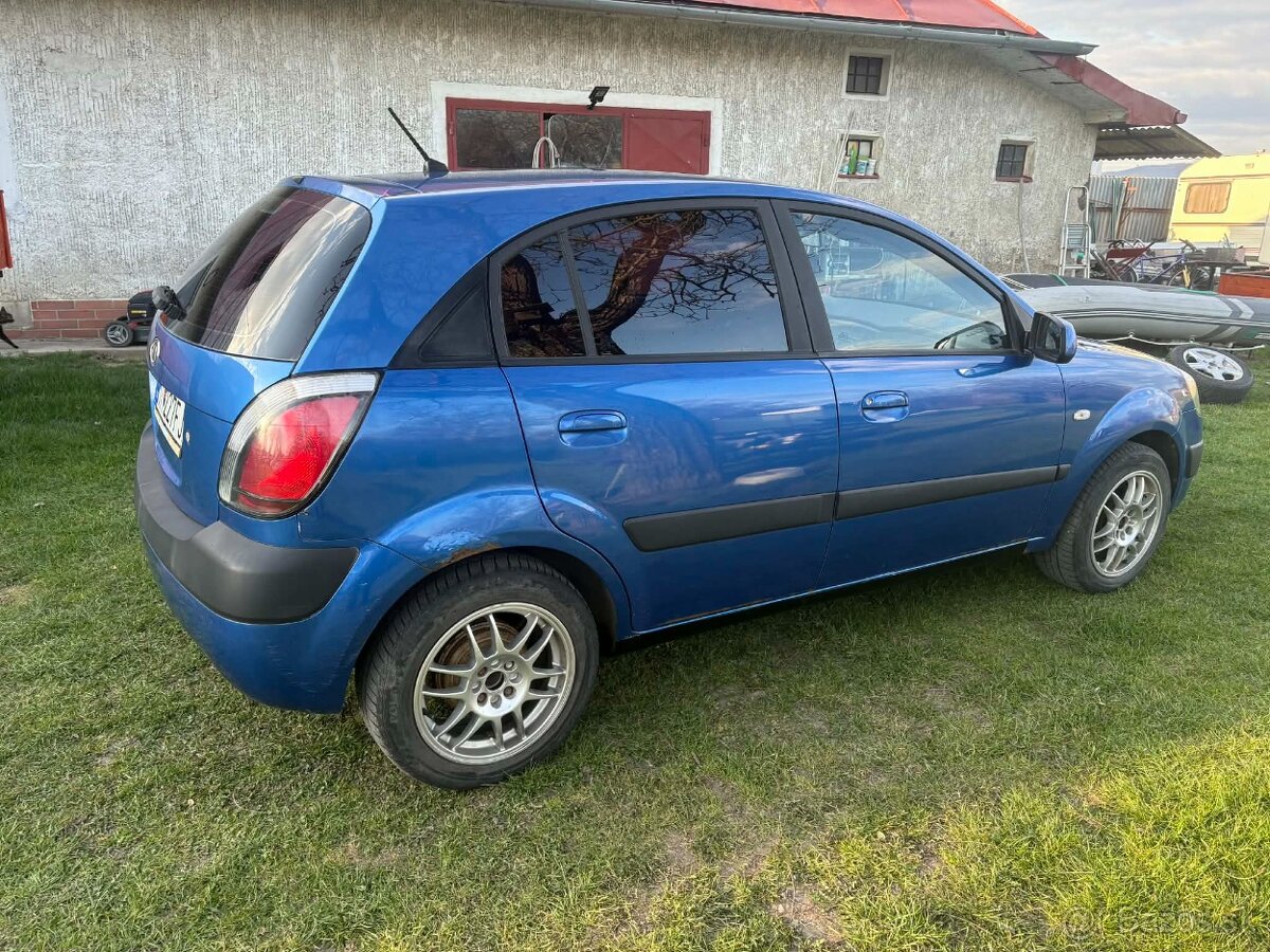 Kia Rio - 3