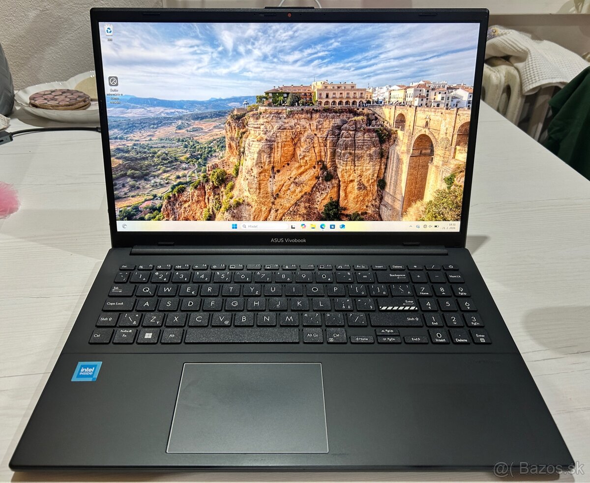 Predam Notebook ASUS Vivobook E1504GA - 3