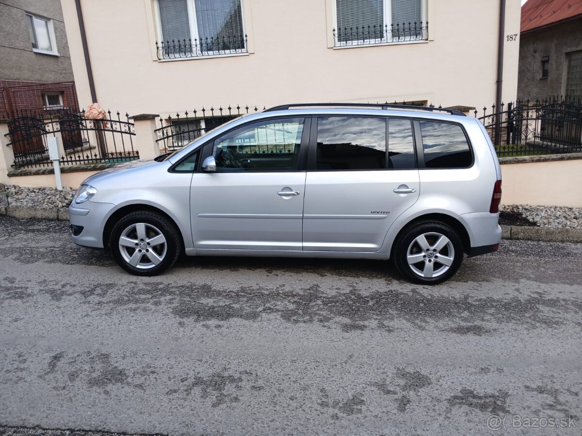 Volkswagen Touran 7-miestný - 3