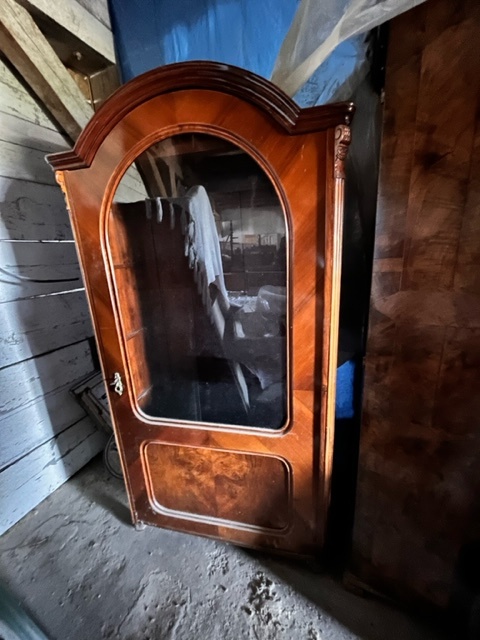Predám elegantnú starožitnú vitrínu - 3