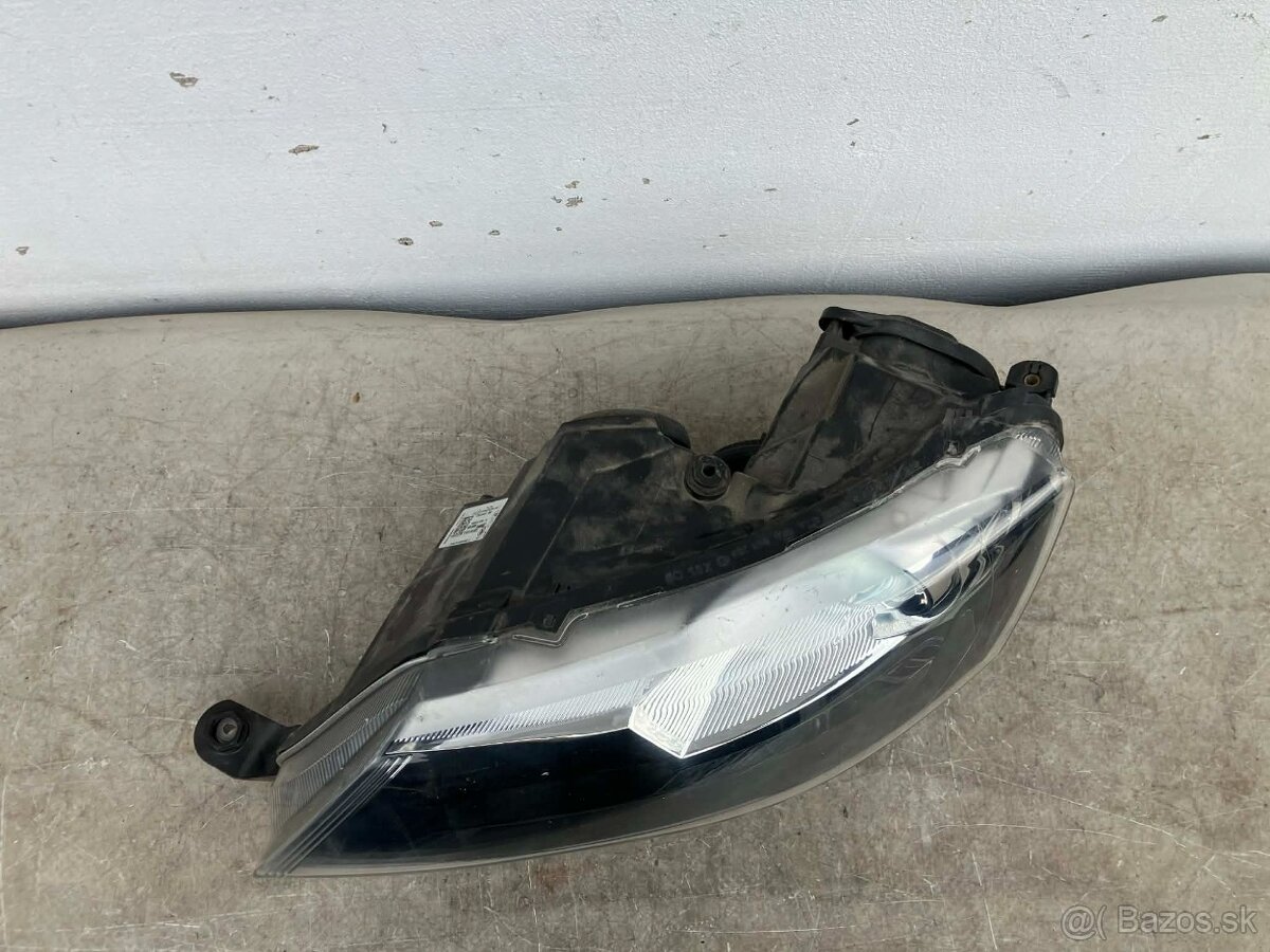 ŠKODA RAPID 2012- ĽAVÝ PREDNÝ XENON - 3