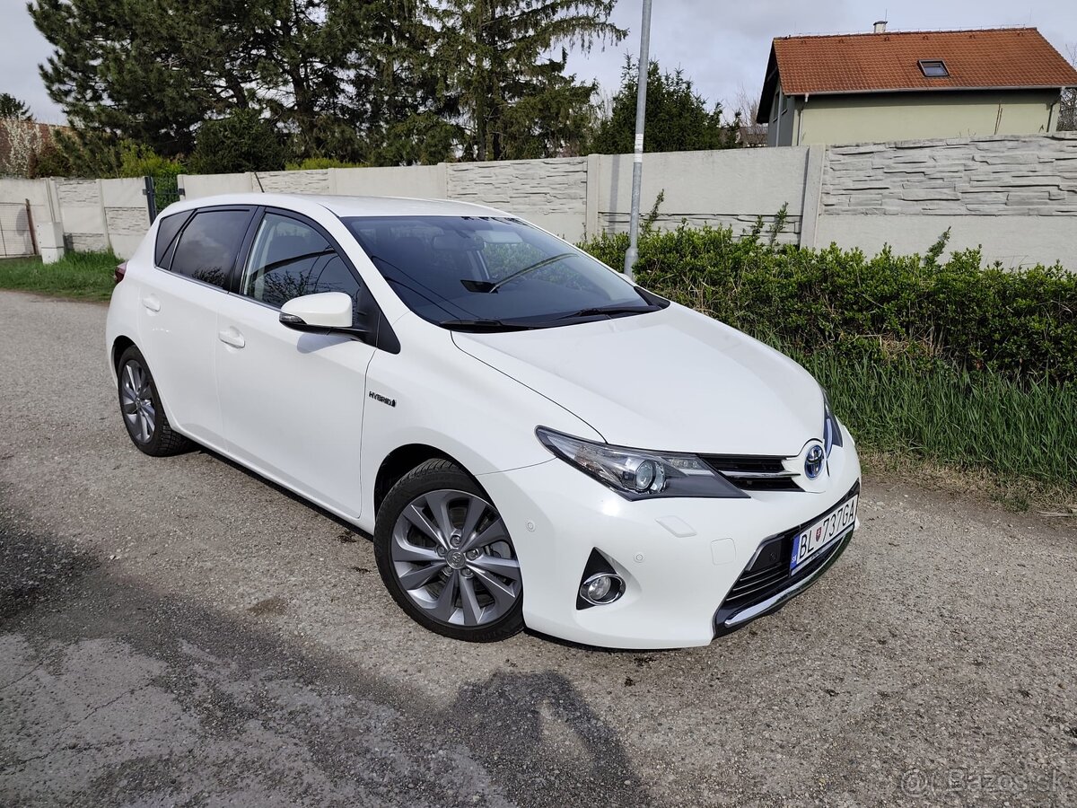 Toyota AURIS Hybrid - 3