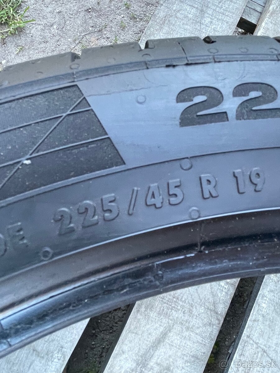 Continental 225/45 R19 letné - 3