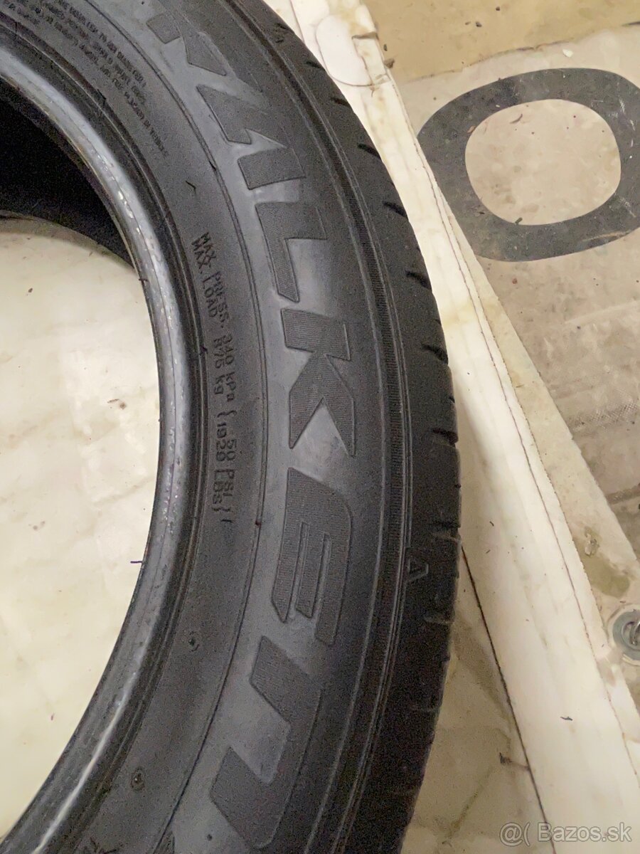 Falken 235/55 R17 letné - 3