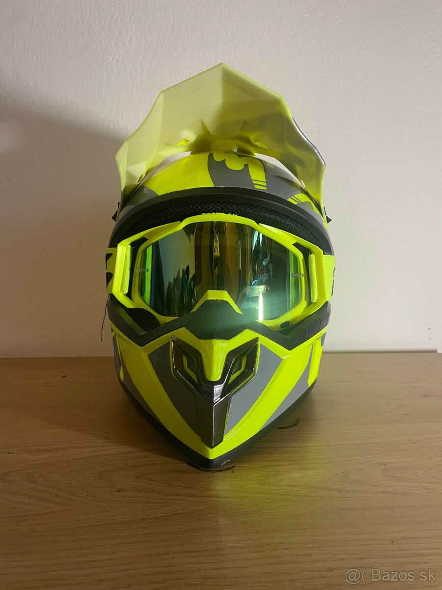 Motocrossová prilba. - 3