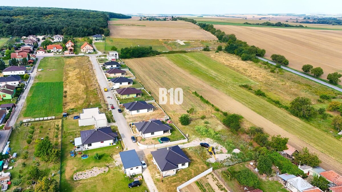 4 izbový rodinný dom na 661m2 pozemku v obci Zbehy - 3