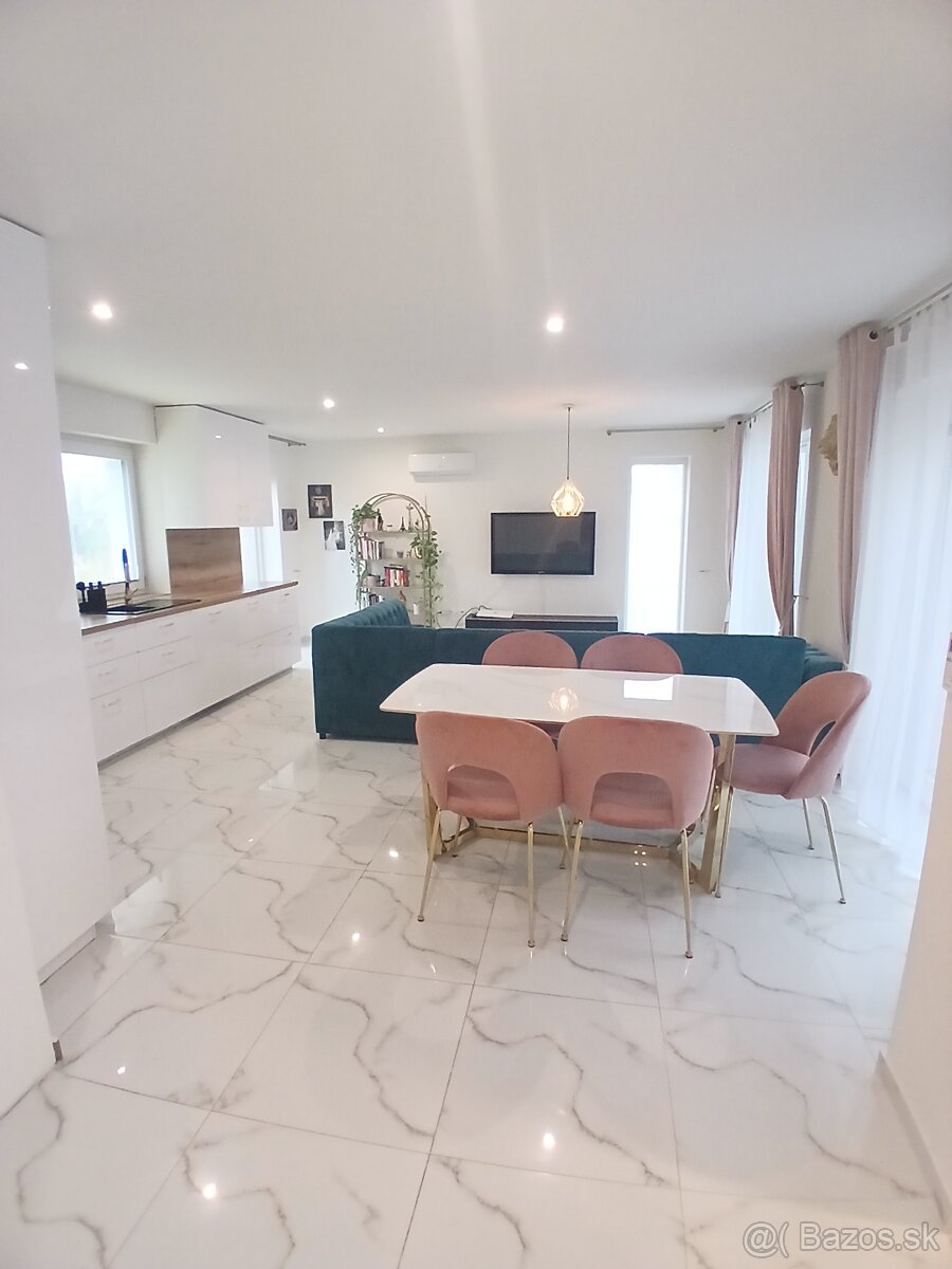 Moderný átriový rodinný dom v Beladiciach – novostavba - 3