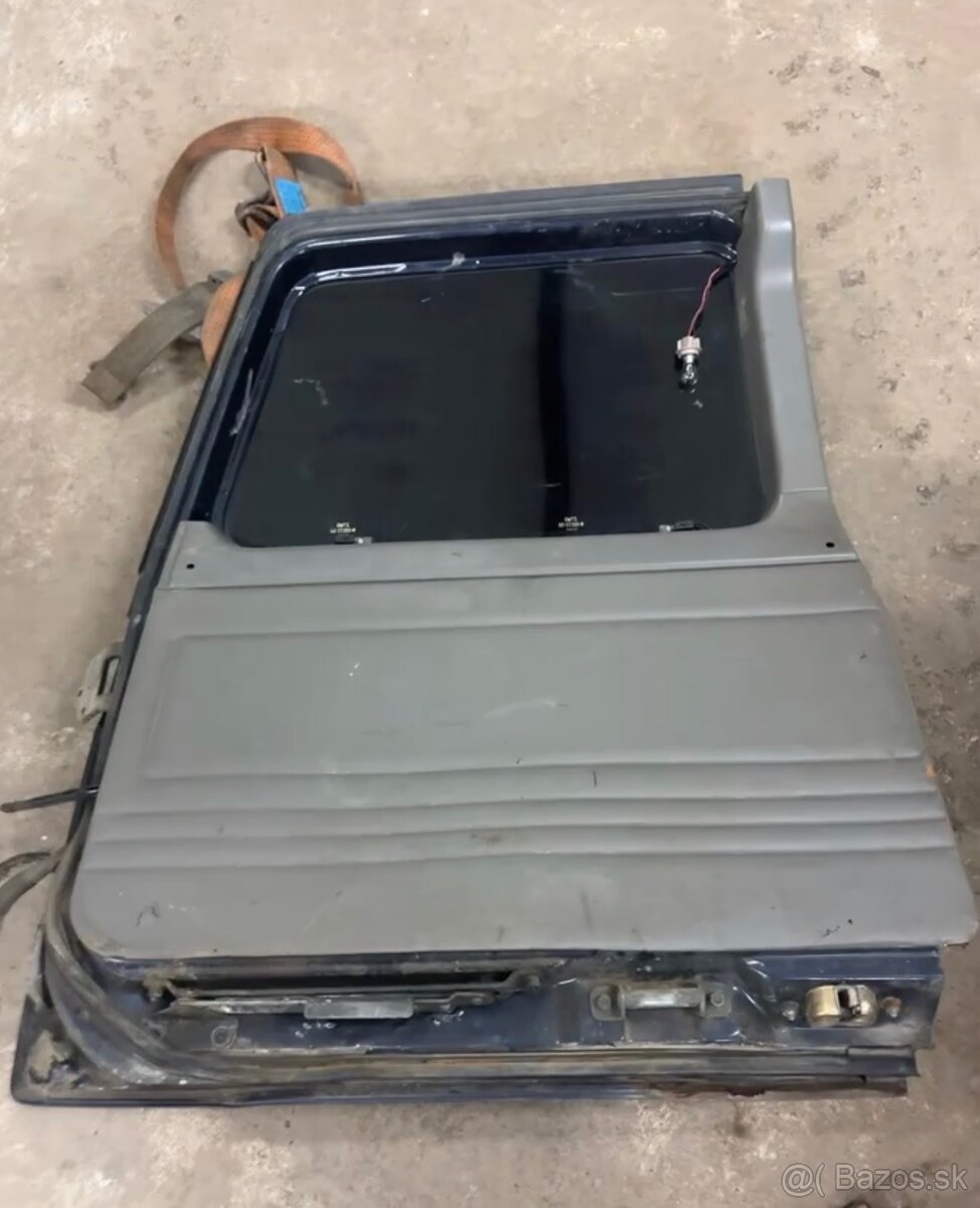 Predám zadne (Ľ/P kufrove) dvere na Nissan patrol y61