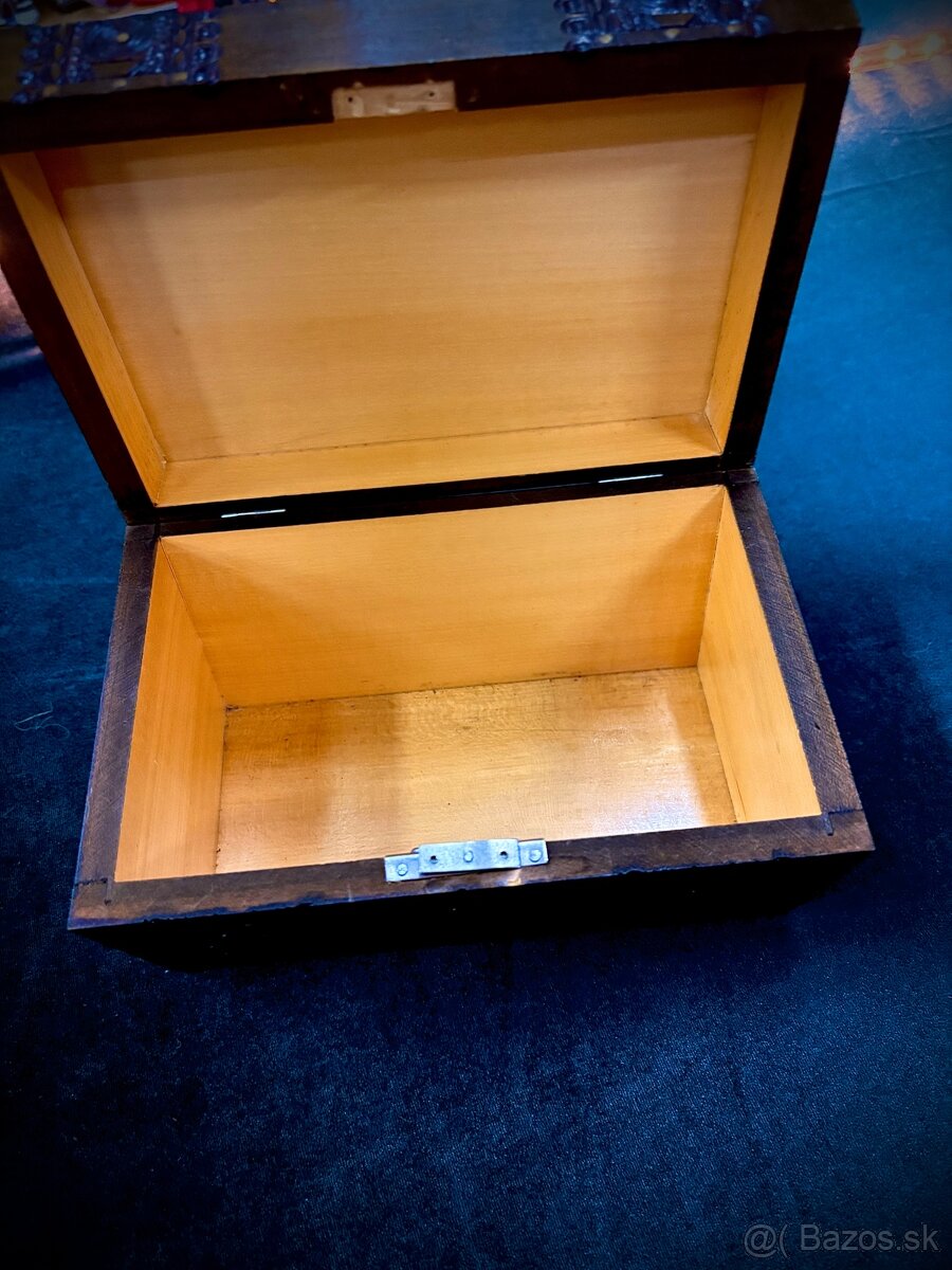 Drevená zdobená truhlička – krásny vintage kúsok - 3