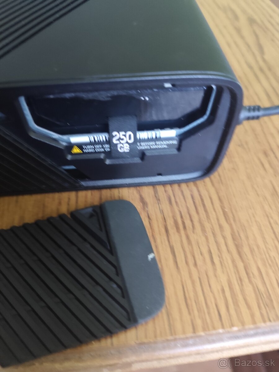 Xbox 360 E 250GB HDD - 3