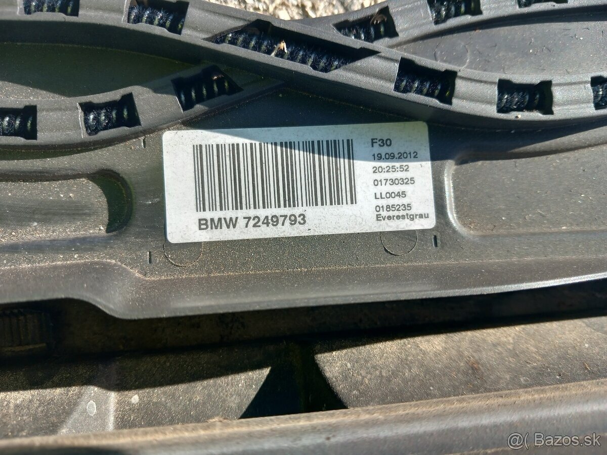 Predám strešné okno BMW - 3