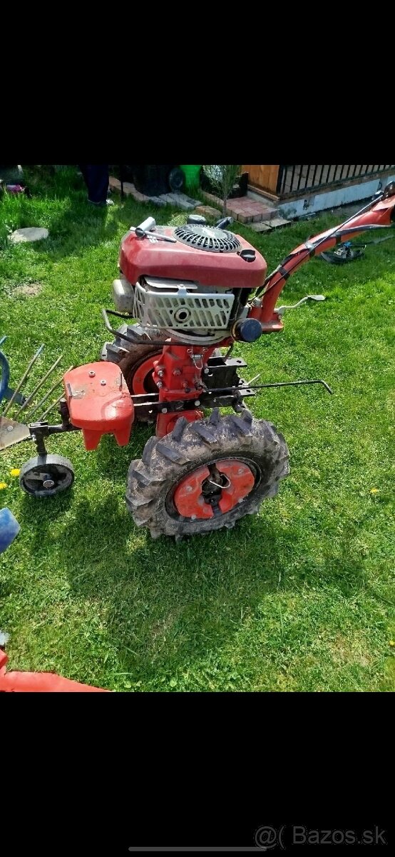 Malotraktor s motorom B&S + sada - 3
