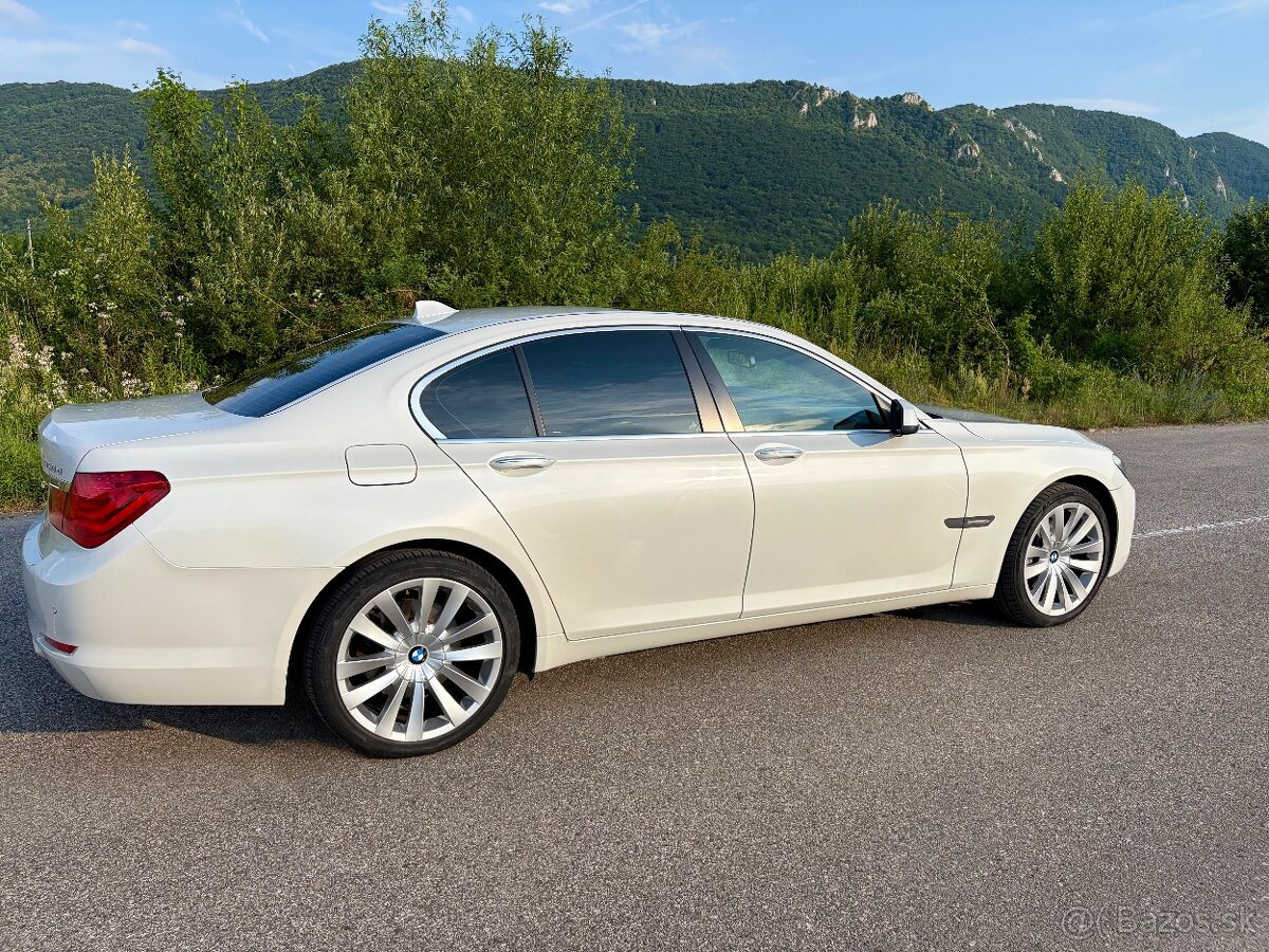 BMW Rad 7 – elegantný sedan v TOP výbave - 3