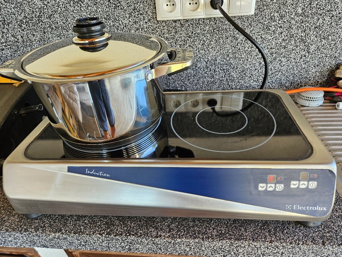 Predám kvalitnú dvoj - indukciu Electrolux - 3