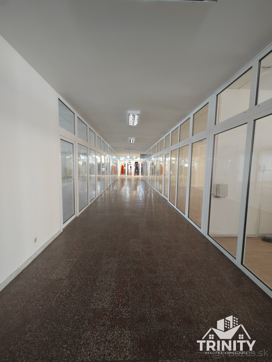 Na prenájom obchodný priestor v centre mesta Nové Zámky - 3