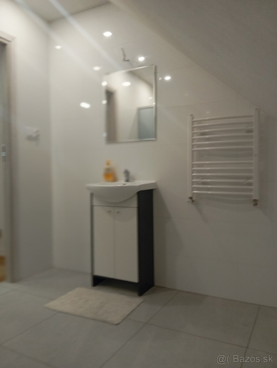 Sklade kancelária a obytný dom - 3