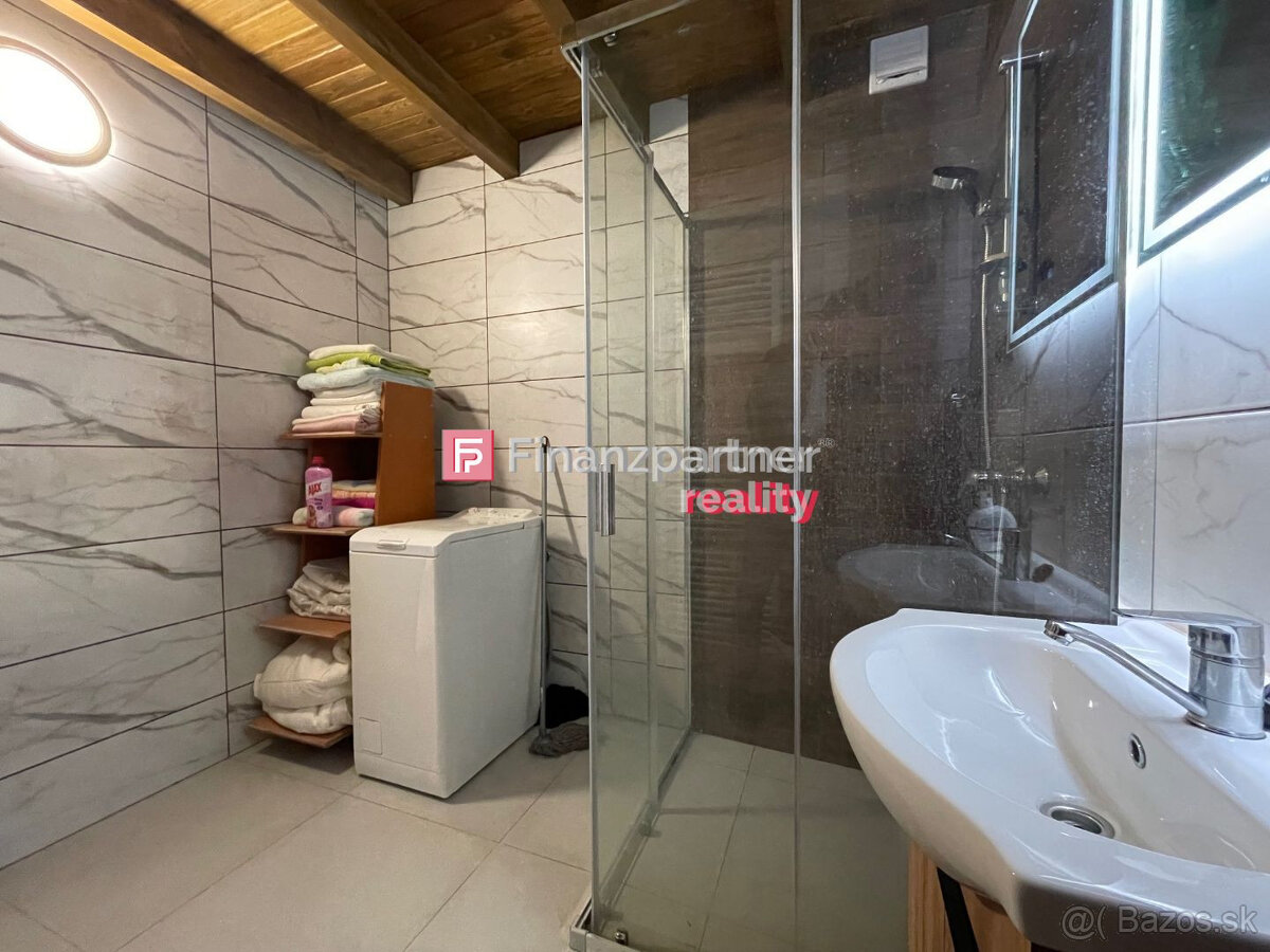 Nadštandartný podkrovný app byt s vytahom na Hlavnej ulici ( - 3