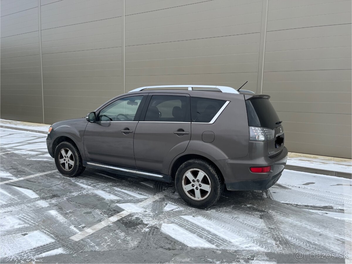 Mitsubishi Outlander - 3