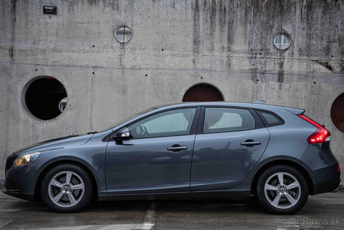 Volvo V40 T2 1.6L Momentum - 3