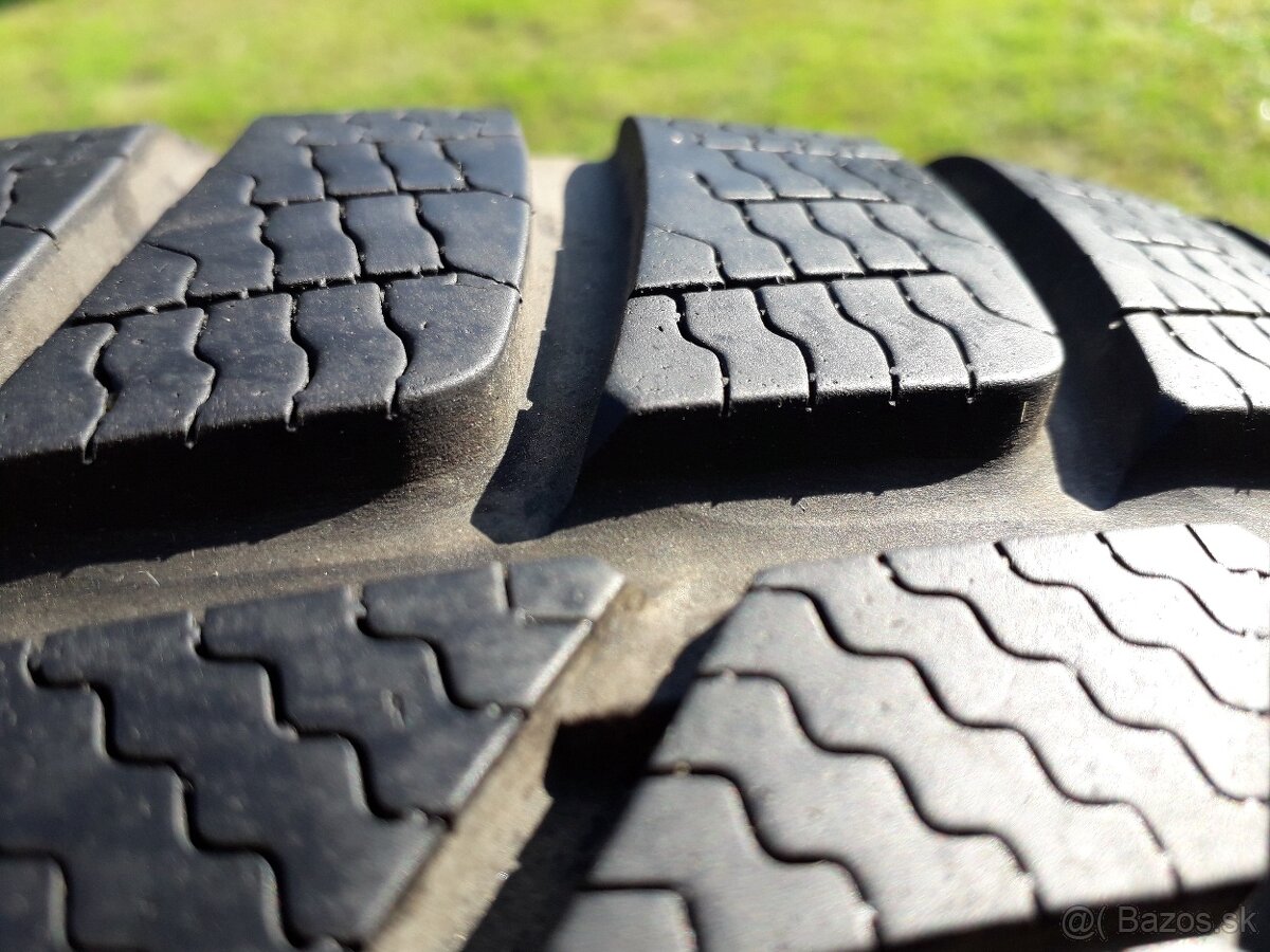 235/40 r19 zimne pneumatiky - 3