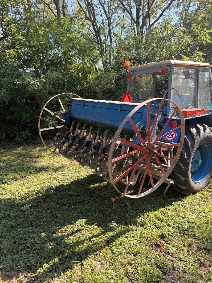 Konská sejačka s trojbodovým uchytením. - 3